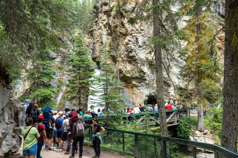 Lakes Moraine, Louise, Emerald, Johnston Canyon & Yoho Tour - Key Points