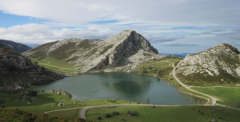 Lakes of Covadonga and Sanctuary of Covadonga: Guided and interpreted tour - Is This Tour Worth It? An Honest Look