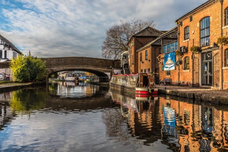 Lancashire: Sightseeing Canal Cruise on a Narrowboat - Key Points