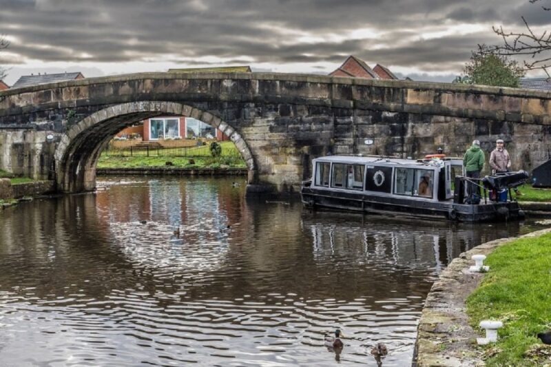 Lancashire: Sightseeing Canal Cruise on a Narrowboat - The Experience from Other Travelers’ Perspectives