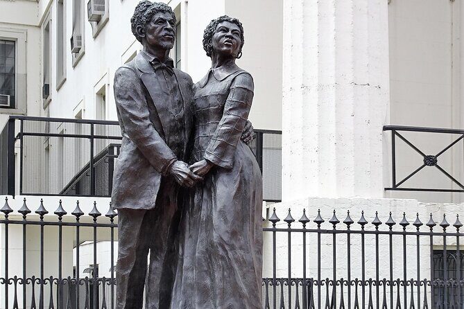 Landmarks Downtown-East Walking Tour - A Closer Look at the Landmarks Downtown-East Walking Tour