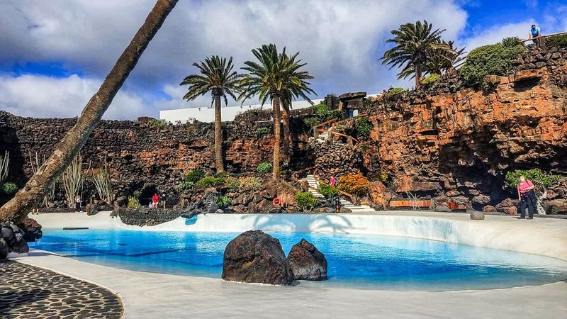 Lanzarote: Full-Day Island Highlights Tour - Haría and the Valley of the 1,000 Palm Trees: where the island softens