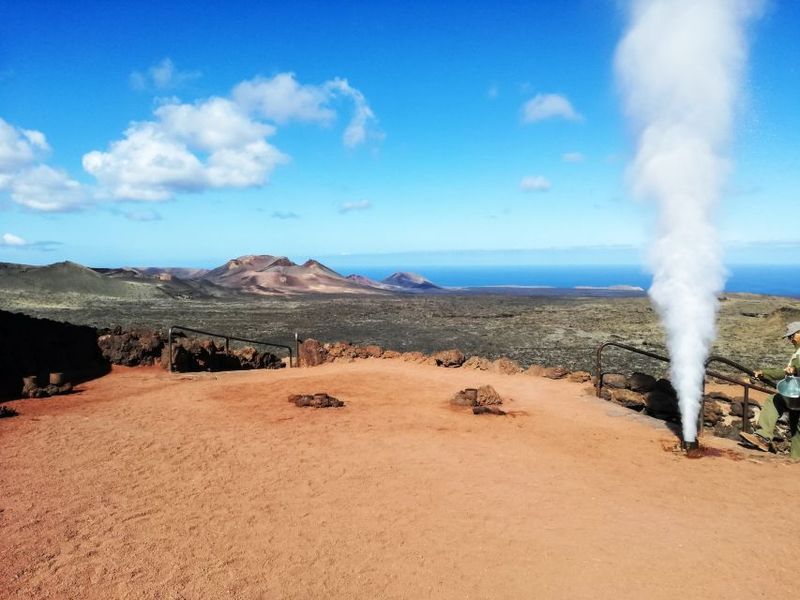 Lanzarote: Full-Day Island Highlights Tour - La Graciosa from the cliffs: why this view is a big deal