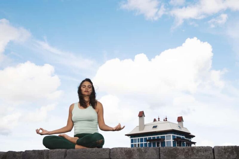 Lanzarote: Outdoor Yoga Class with Headphones - An Honest Look at the Outdoor Yoga Experience
