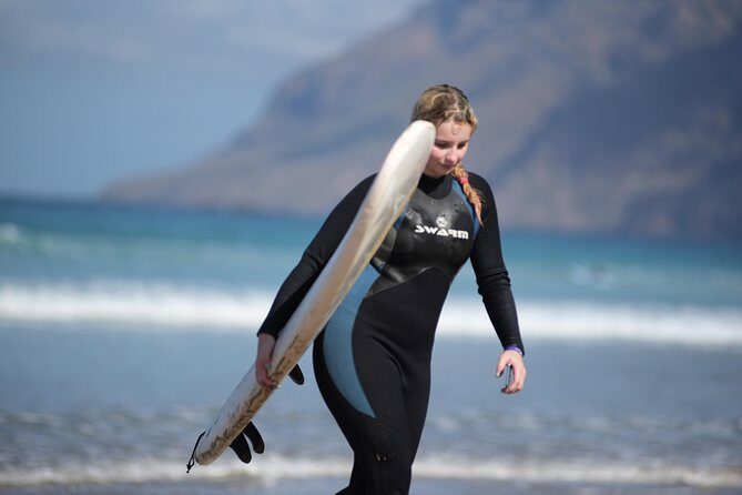 Lanzarote Surfing Session - The Experience from a Traveler’s Perspective