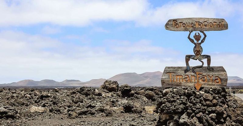 Lanzarote: Timanfaya Park, Jameos Agua, & Cueva Verdes Tour - Group-tour reality: how much walking and waiting you’ll do
