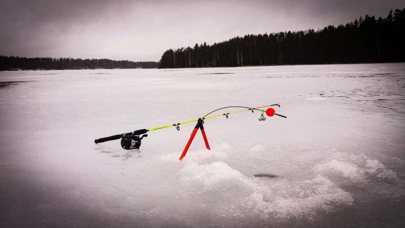 Lapland: Winter Pike Fishing Safari - Comfort & Food
