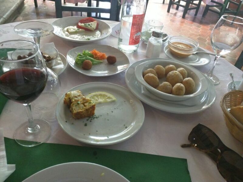 Las Palmas: Private Old City Guided Walking Tour with Tapas - The Cost and Value