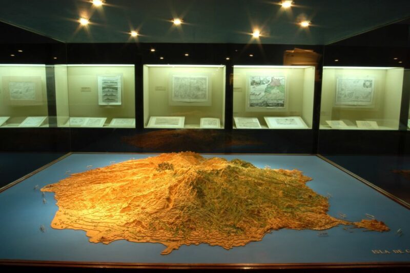 Las Palmas: Private Old City Guided Walking Tour with Tapas - Who Is This Tour Best For?