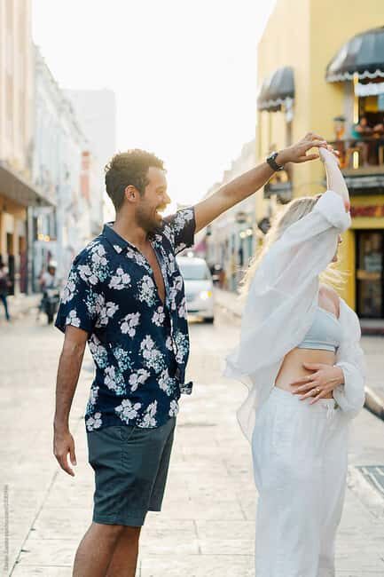 Las Palmas Salsa Lovers Dance Experience - The Atmosphere and Group Dynamics