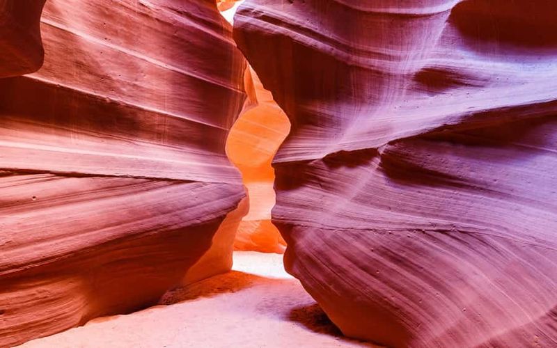 Las Vegas: Antelope Canyon Horseshoe Bend Tour & Lake Powell - Entering Lower Antelope Canyon with a Navajo Guide