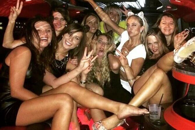 Las Vegas Bar Crawl by Party Bus with Free Drinks - Key Points