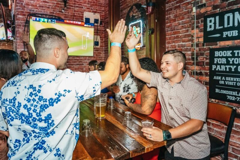 Las Vegas: Club Crawl and Party Bus with Free Drinks - Inside the Clubs: What to Expect