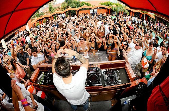 Las Vegas EDM Pool Club Crawl w/ Party Bus Experience - Who Will Love This Tour