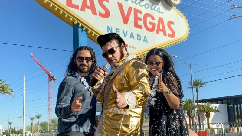 Las Vegas: Gold Elvis Vow Renewal or Wedding at Welcome Sign - What to Expect from Your Elvis Vow Renewal or Wedding
