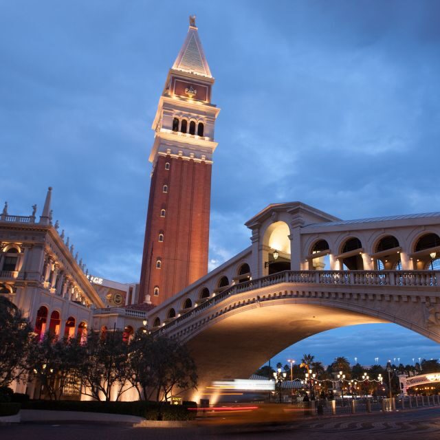 Las Vegas: Las Vegas Strip Night Tour with Spanish Guide - Is it Worth the Price?