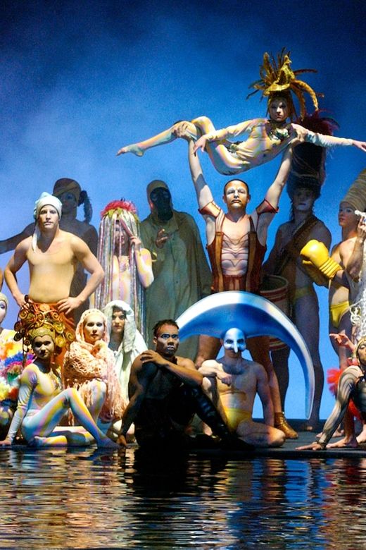 Las Vegas: “O” by Cirque du Soleil at Bellagio - The guardian with the upside-down umbrella