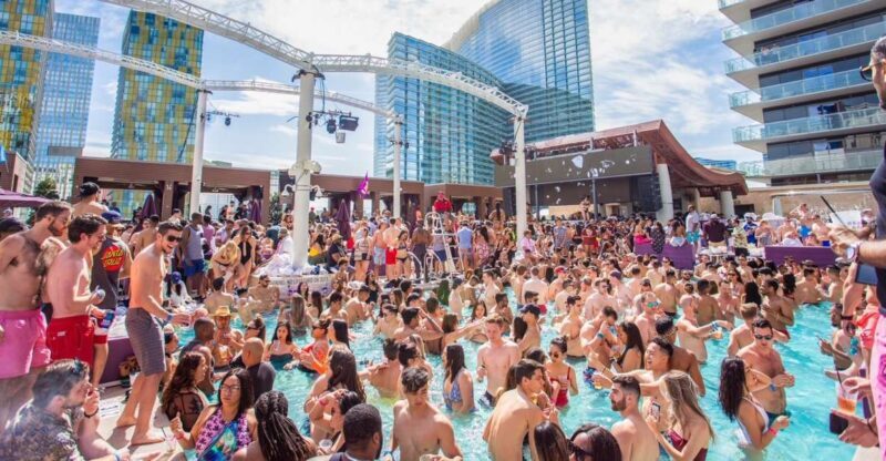 Las Vegas: Party Bus Day Club Tour with Drinks & Club Entry - What Should You Expect During the Tour?