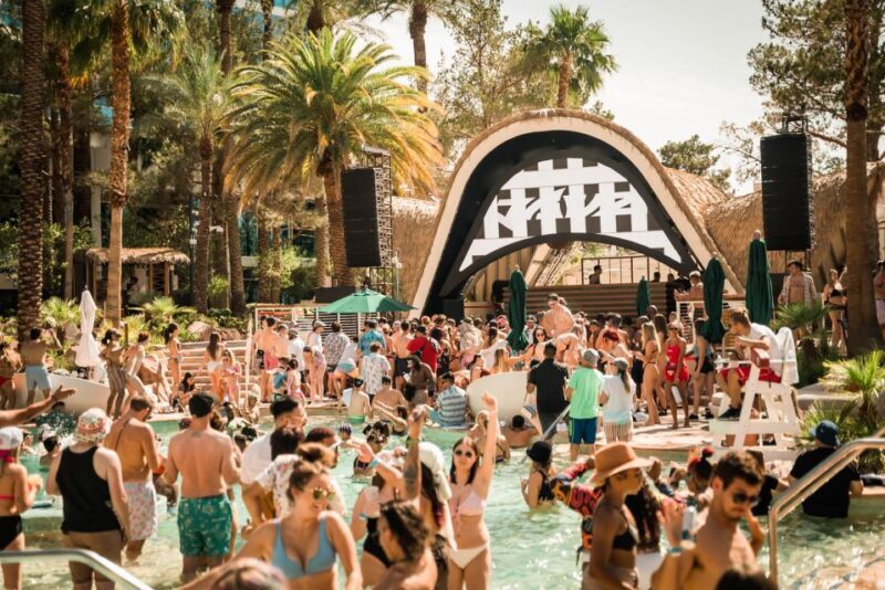 Las Vegas: Party Bus Day Club Tour with Drinks & Club Entry - Who Is This Tour Best For?