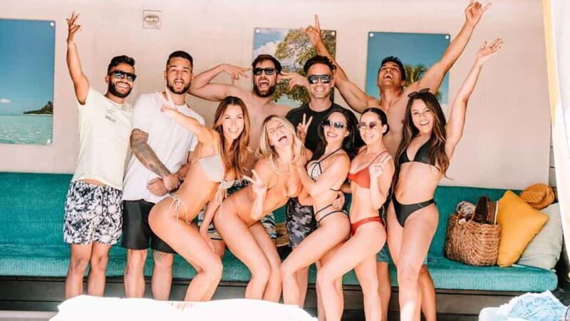 Las Vegas : Pool Crawl w/ Party Bus, Open Bar & VIP Entry - The Experience from a Travellers Perspective