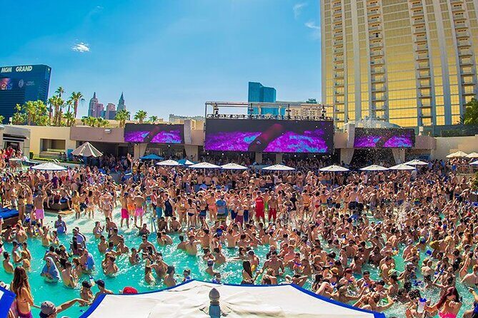 Las Vegas Pool Crawl with Party Bus & Free Drinks - Key Points