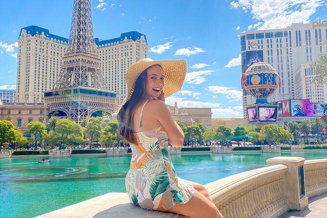 Las Vegas Walking Tour with Photo Taking - Key Points