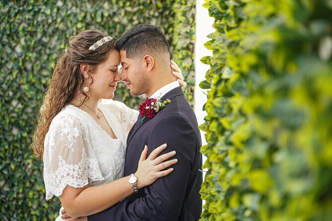 Las Vegas Wedding at The Little Vegas Chapel - The Itinerary in Detail