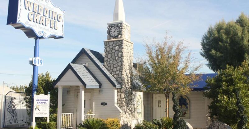 Las Vegas: Wedding or Vow Renewal at Graceland Chapel - Key Points