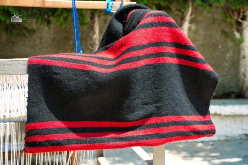 Lazarat: Traditional Carpet Weaving Workshop - The Setting and Atmosphere