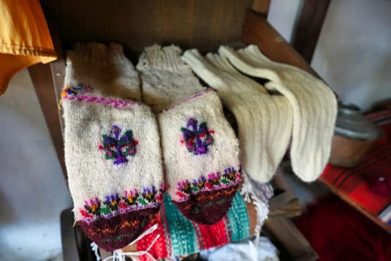 Lazarat: Wool Weaving Workshop with Lunch or Dinner - Key Points