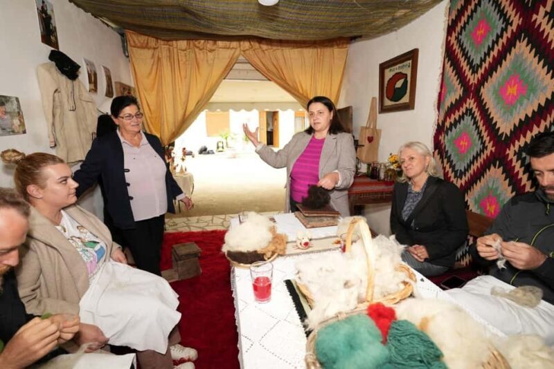 Lazarat: Wool Weaving Workshop with Lunch or Dinner - Who Should Consider This Tour?