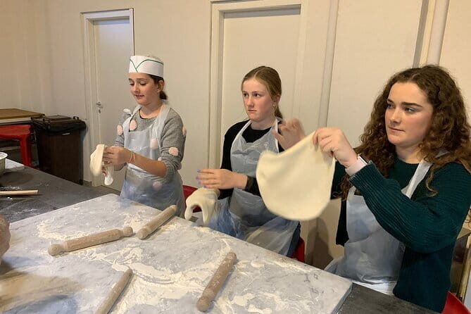 Learn how to make pizza and Gelato cooking class in Florence - The Experience: What to Expect from the Class