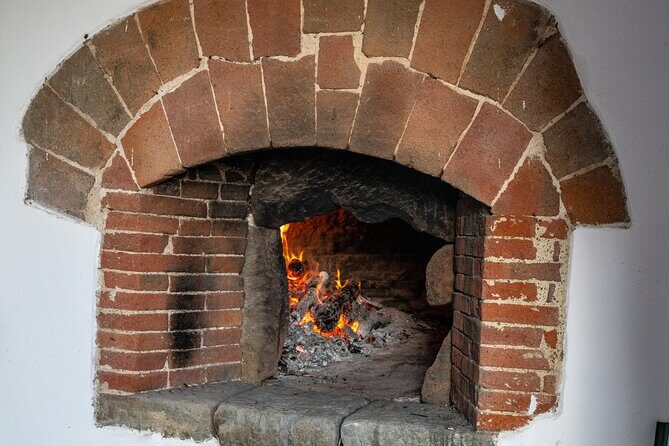 Learn how to make pizza and Tiramisù Cooking Class in Siena - Key Points