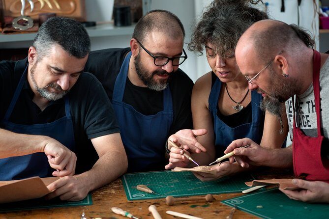 Leathercraft Workshop in the Rastro of Madrid - Key Points