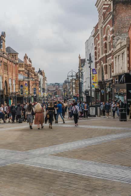 Leeds: City Walking Tour with Local Food & Drink - Key Points