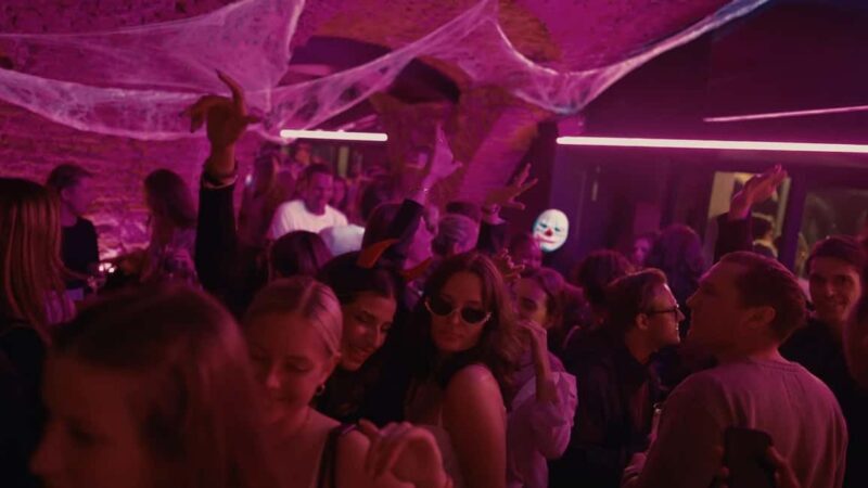 Legendary Halloween Pub Crawl Party in Paris 2026 - Who Should Consider This Tour?