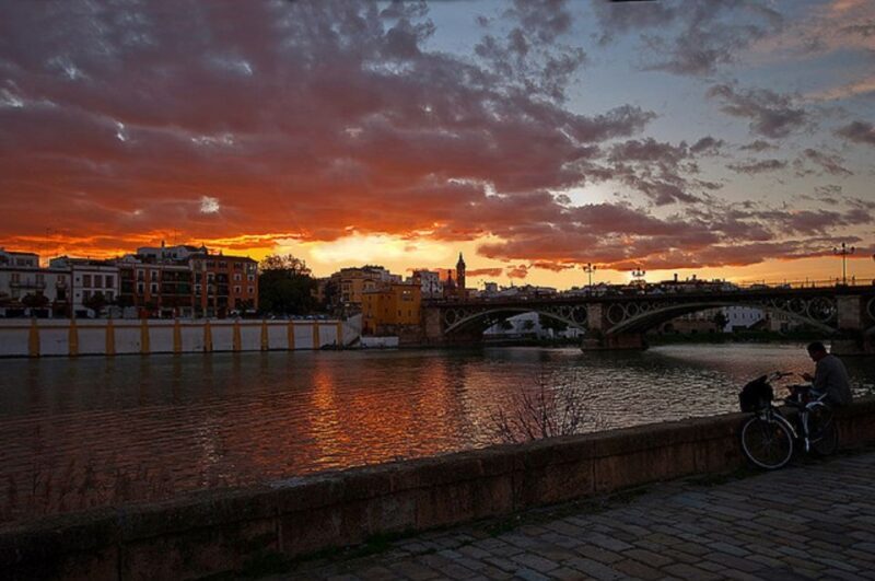 Legends of Triana Walking Tour in Spanish - Key Points