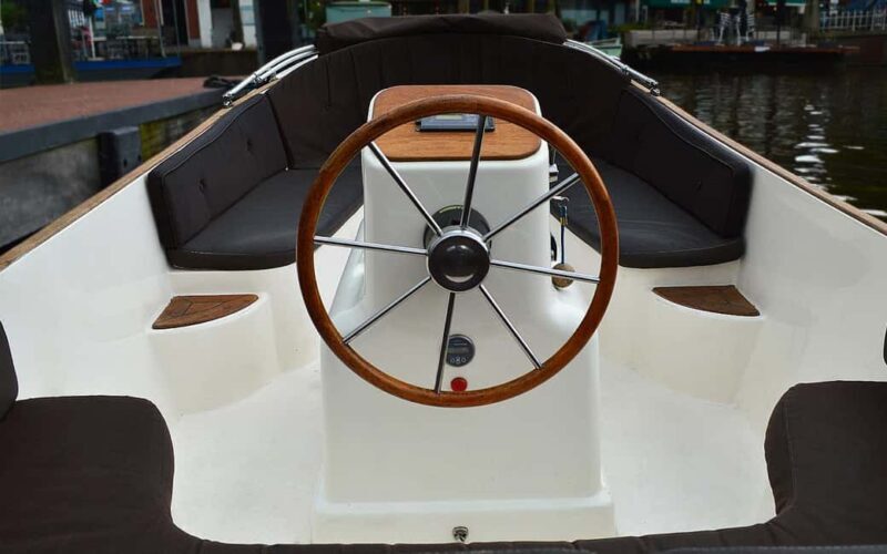 Leiden: Electric boat rental (6 pers.) - Who Should Consider This Experience?