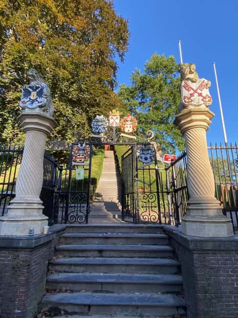 Leiden: Historical and Fun City Tour in German, English, or Dutch - Key Points