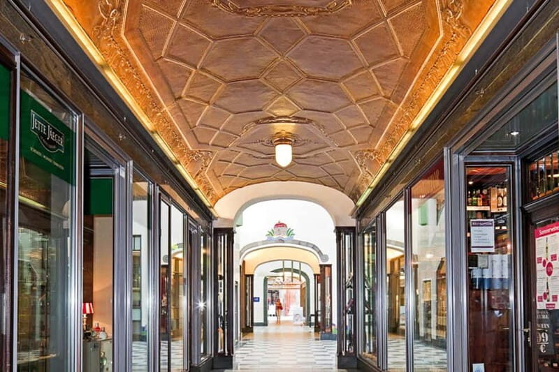 Leipzig: Courtyards, Houses, Trade - Passage Tour in German - The Architecture and Its Stories