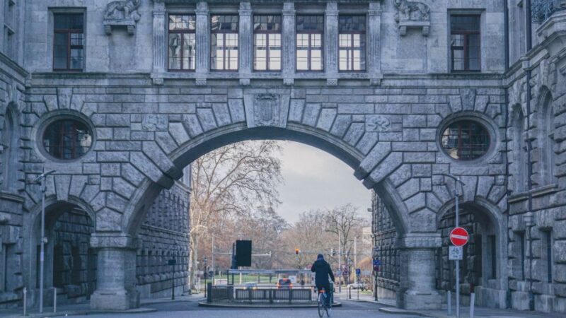 Leipzig: Surprise City Tour guided by a Local - FAQ