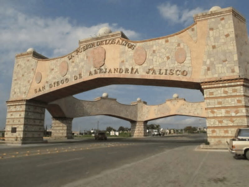 Leon: Cristero Rebellion Guided Tour with Breakfast - Key Points