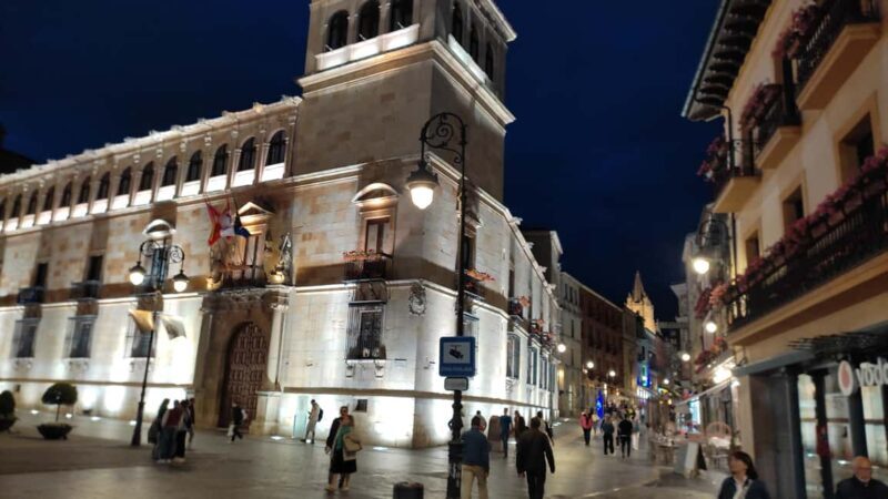 León: Guided tour by a local art historian - Frequently Asked Questions