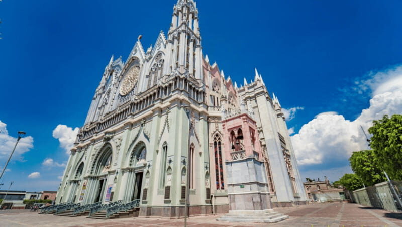 León: Wine Tour at Viñedo Leones & City Center Exploration - Key Points