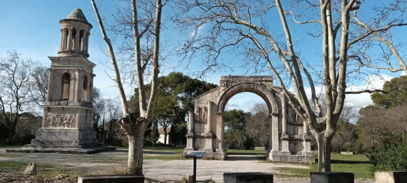 Les Baux De Provence and St-Rémy De Provence by electric bike - Key Points
