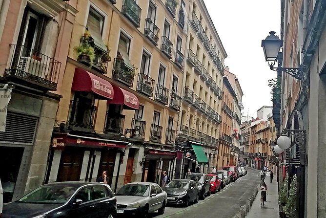 Let's Tapear! The Madrid Tapas Route Walking Audio Tour - Calle de las Huertas: Literary and Nightlife Hotspot