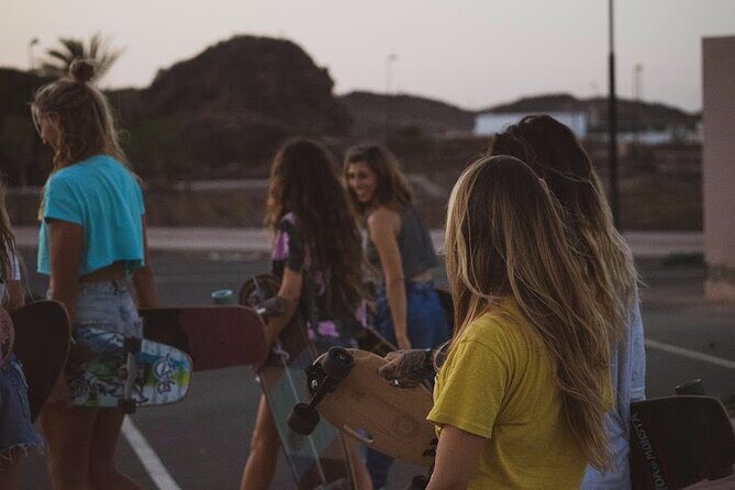 Lezioni di Surf per Beginner e Intermedi (6 persone a istruttore) - The Sum Up