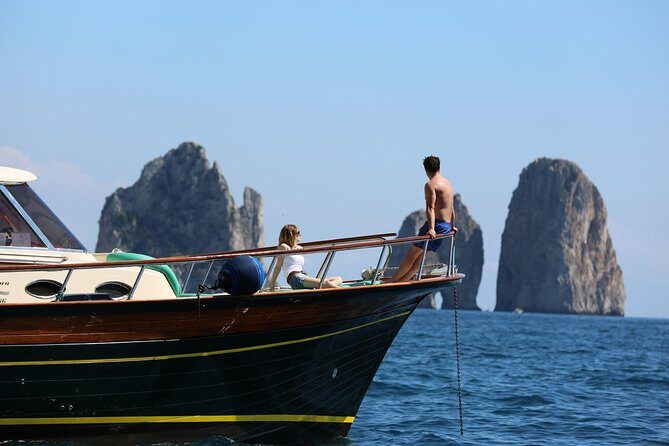 Li Galli Islands and Capri Small Group Boat Tour from Amalfi - Set Sail Along the Amalfi Coast with a Scenic Boat Ride