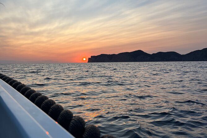 License free boat rental around the coast of santa ponsa - FAQs