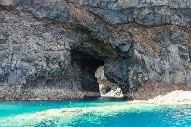 Lighthouse View 3 (Cais do Sardinha, Lighthouse and return to Cais do Sardinha) - Who Should Consider This Tour?